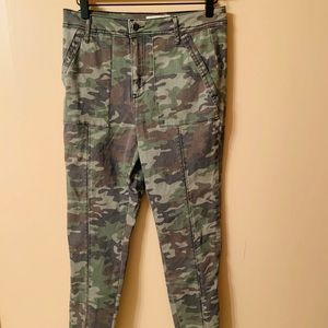 Women’s camo skinny jeans